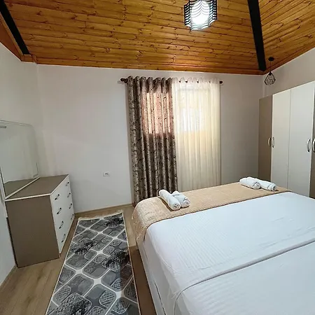 The Parkside Villa Apartment II Berat Exterior photo