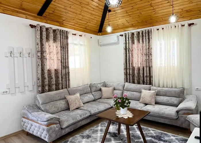 The Parkside Villa Apartment II